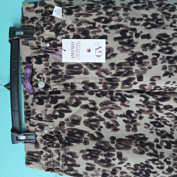 NWT "Gloria Vanderbilt" Amanda Slimming Jeans Petite Sizes 14P or 16P - Picture 3 of 9